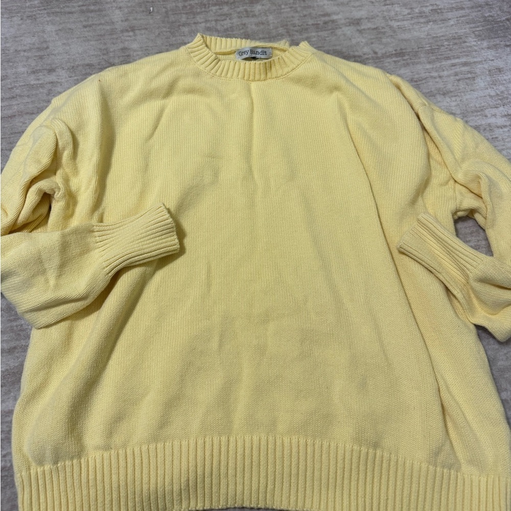 Grey Bandit butter yellow sweater size medium